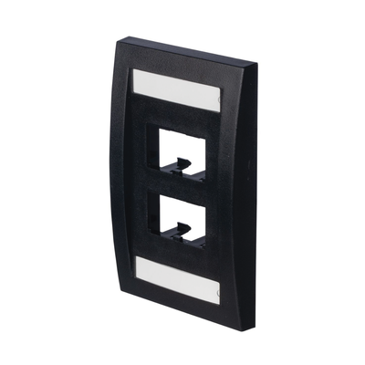 Placa de Pared Vertical Ejecutiva, Salida de 4 Puertos Mini-Com, Con Espacios Para Etiquetas, Color Negro