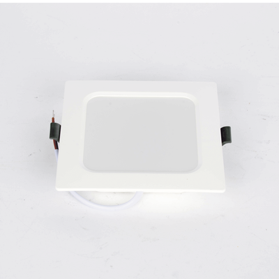 Spot Cuadrado Empotrable / 12 x 12 cm / Luz Fría / 110 V / 6 W / 420 lúmenes / 25000 hrs / Ángulo de apertura 120° / IP20