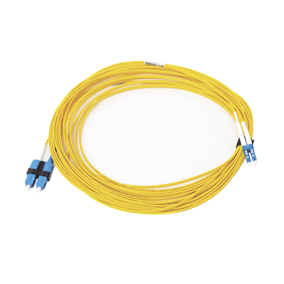 Jumper de Fibra Óptica Monomodo (OS2), XGLO, LC/UPC-SC/UPC Duplex, OFNR, Color Amarillo, 10 Metros