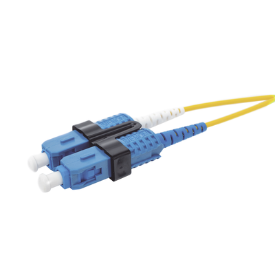 Jumper de Fibra Óptica Monomodo (OS2), XGLO, LC/UPC-SC/UPC Duplex, OFNR, Color Amarillo, 10 Metros