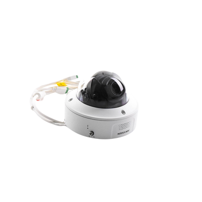 Domo IP 4 Megapixel / Lente Mot. 2.8 a 12 mm / 40 mts IR EXIR / IK10 / IP67 / H.265+ / WDR 140 dB / Captura Facial / DeepinView / Búsqueda por Atributos / 2 Micrófonos Integrados / Micro SD