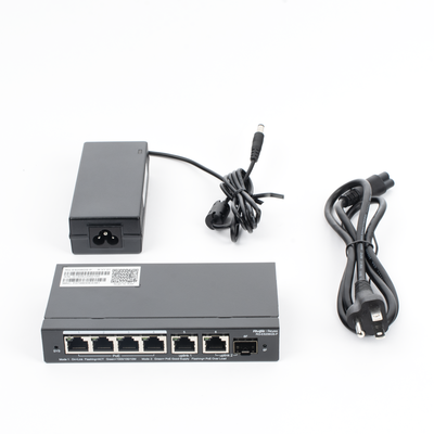 Switch Administrable con 4 puertos Gigabit PoE, 2 Uplink Gigabit y 1 Uplink Gigabit para Fibra SFP en combo, gestión gratuita desde la nube