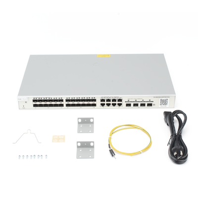 Switch administrable Capa 2+ Plus, 24 puertos SFP con 8 puertos Ethernet Gigabit y 4 SFP+ gestión en la nube