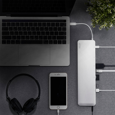 Docking station USB-C multipuerto con power pass-through